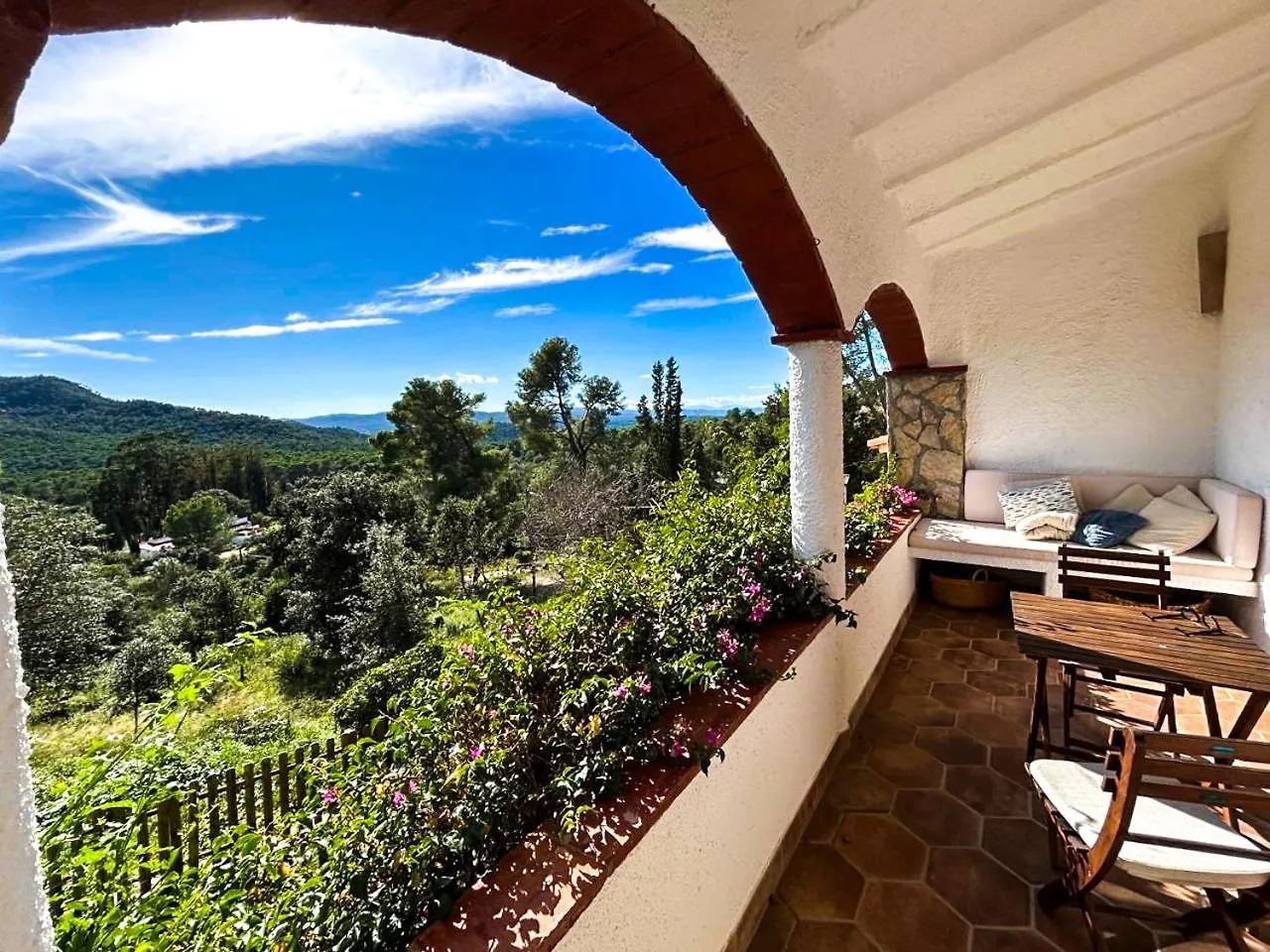 Praga 2 - Encantadora Casa Con Piscina Y Vistas Al Bosque! Pals 0*,  Spain
