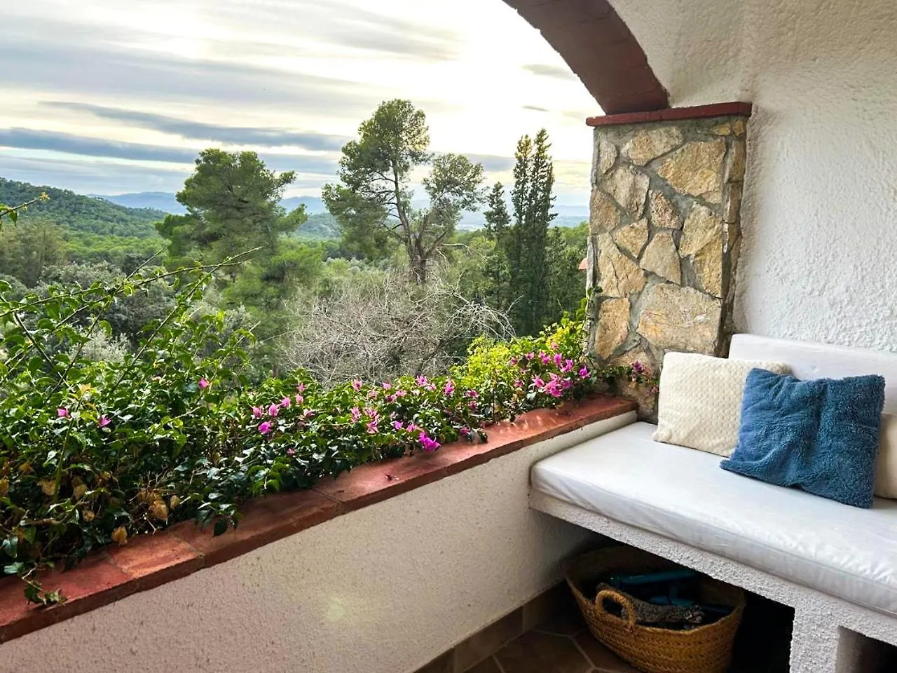 Praga 2 - Encantadora Casa Con Piscina Y Vistas Al Bosque! Pals Spain